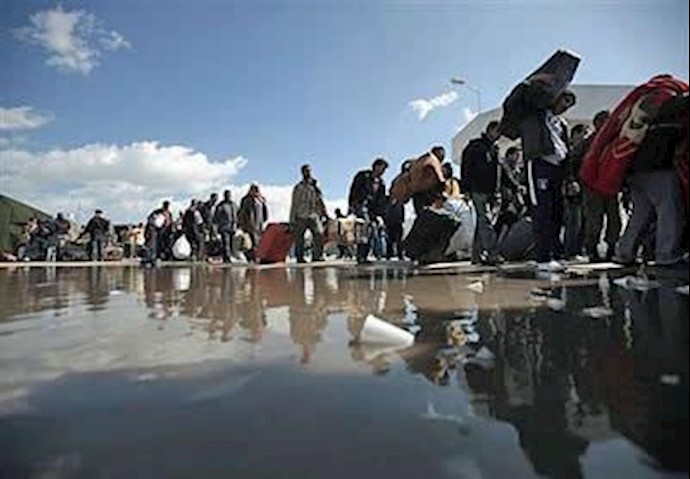 انتقال مهاجرینی که از لیبی به تونس گریخته اند