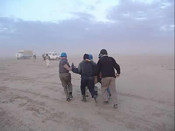 اشرف - خارج کردن مجروحان تیرخورده از صحنه درگیری