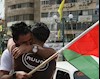 فلسطینی‌ها شادی خود را از امضای توافق صلح ابراز می‌کنند