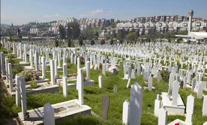 در جریان قتل﻿عام سال ۱۹۹۵ هشت هزار مسلمان بوسنی به‌دست صربها کشته شدند