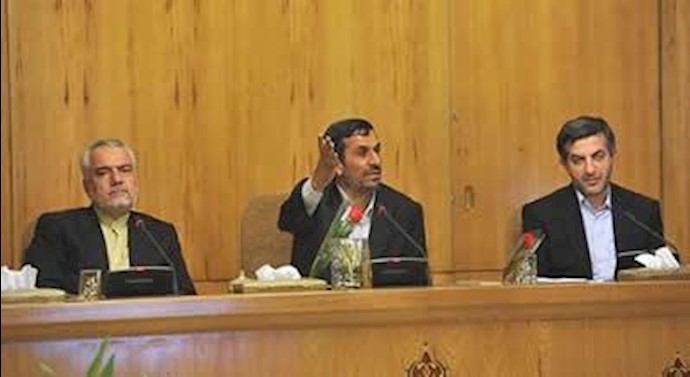 اسفندیار رحیم مشایی، پاسدار احمدی نژاد و محمدرضا رحیمی (سمت چپ) - جلسه روز یکشنبه هیأت دولت رژیم آخوندی