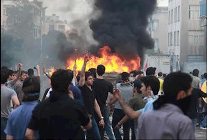 جوانان اشرف نشان قیام- تظاهرات خرداد88