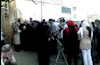 تجمع خانواده دستگیر شدگان قیام مقابل زندان اوین - آرشیو