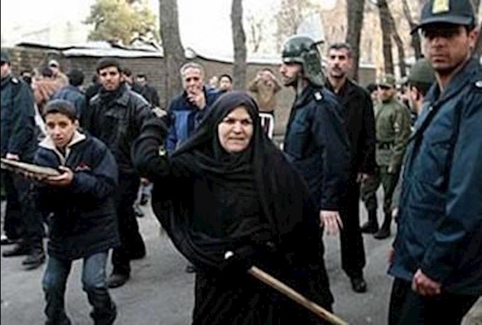 سرکوب زنان توسط ایادی اوباش خامنه ای