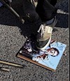 قذافی زیر پای رزمندگان