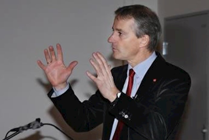 یوناس گاهر استوری وزیر خارجه نروژ