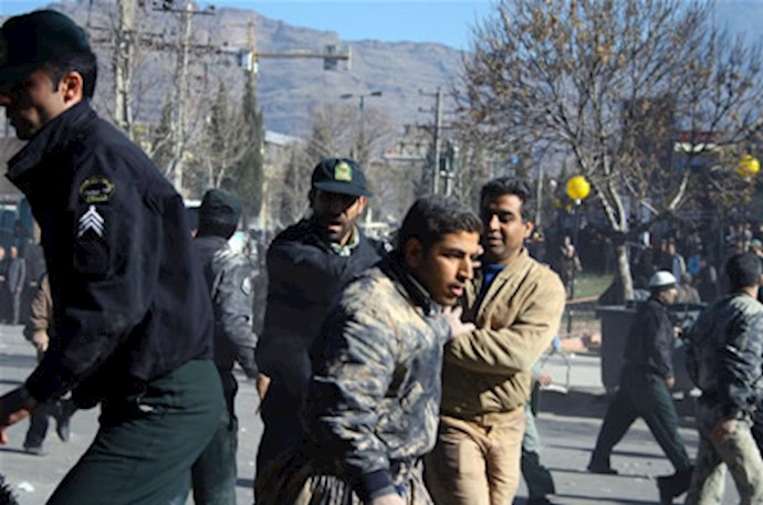 سرکوب و دستگیری مردم توسط نیروی انتظامی جنایتکار ـ آرشیو
