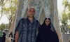 ستار بهشتی به همراه مادرش