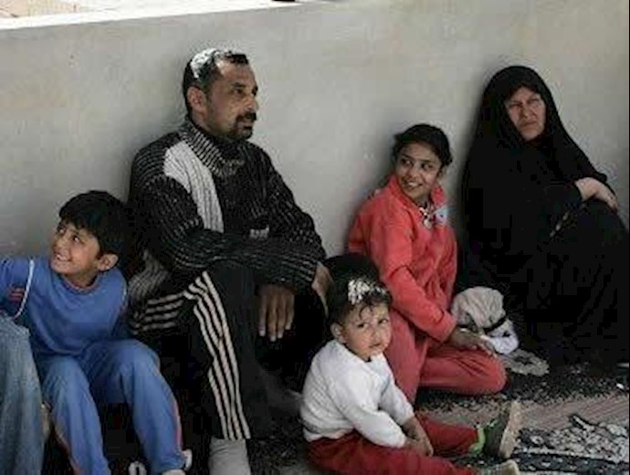 یک خانواده عراقی که به دلیل خشونتها مهاجرت کرده است