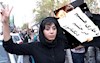 زنان اشرف نشان, پیشاهنگان قیام  برای سرنگونی