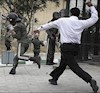مردم، مزدوران سرکوبگر را گوشمالی میدهند