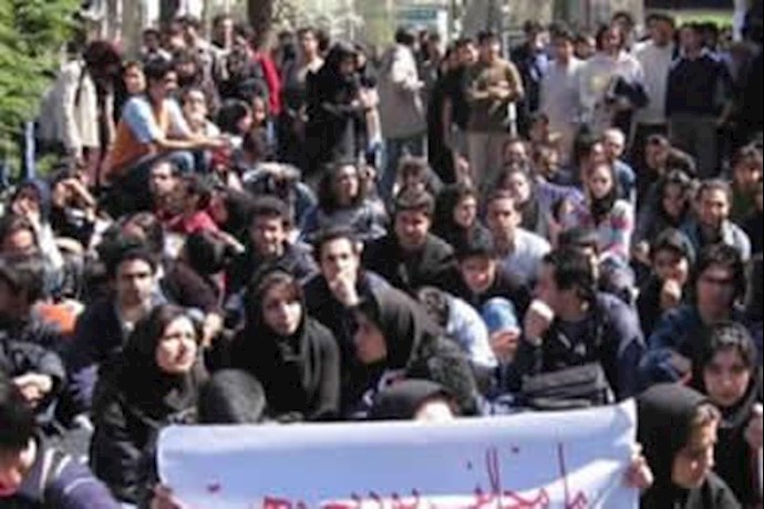 تظاهرات دانشجویان دانشگاه صنعتی شریف- آرشیو