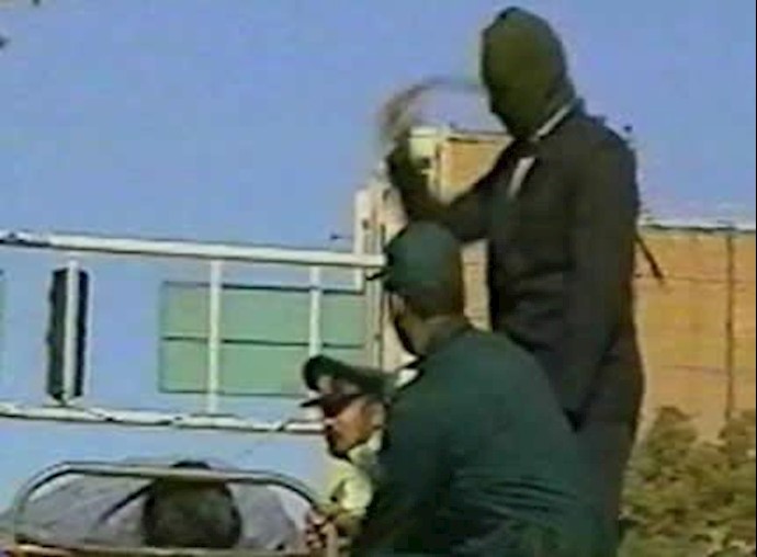 اجرای حکم شلاق توسط دژخیمان خامنه ای(آرشيو)