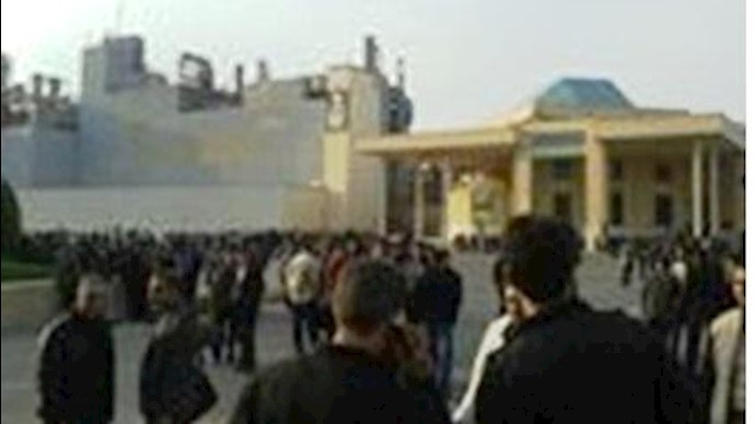تجمع اعتراضی کارگران پلی اکریل اصفهان 