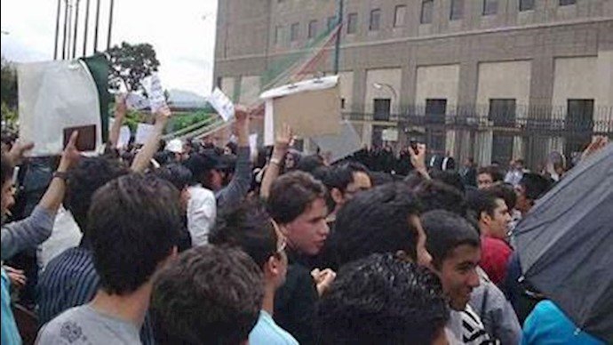 تجمع اعتراضی در مقابل مجلس ـ آرشیو