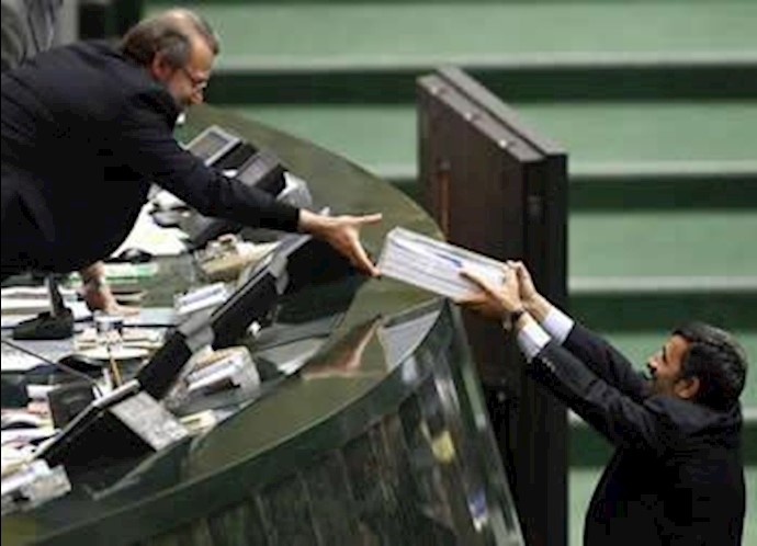 پاسدار احمدی‌نژاد و پاسدار لاریجانی در مجلس ارتجاع