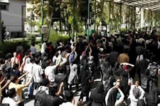 تظاهرات دانشگاه تهران - آرشیو