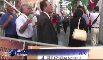 صحنه اى از انعكاس تلويزيون خبرگزارى فرانسه از تظاهرات بزرگ نيويورك