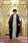 خامنه ای جنایتکار در مراسم غبارروبی امام رضا و چپاول ان (2)