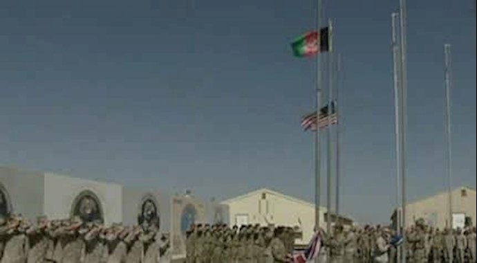 پایین آمدن پرچم انگلستان و آمریکا در دو پایگاه نظامی بزرگ در هیلمند