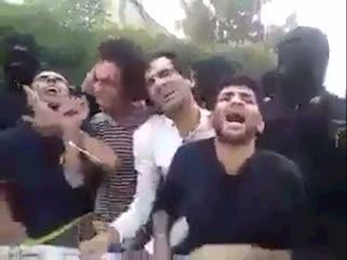 تحقیر جوانان توسط مزدوران داعشی ولایت فقیه