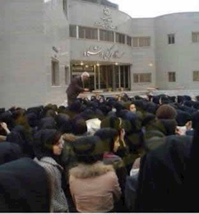 تجمع مردم ارومیه در اعتراض به قتل مشکوک دو دختر دانشجو