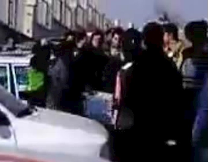 درگیری دانشجویان با بسیجي ها در دانشگاه آزاد بومهن