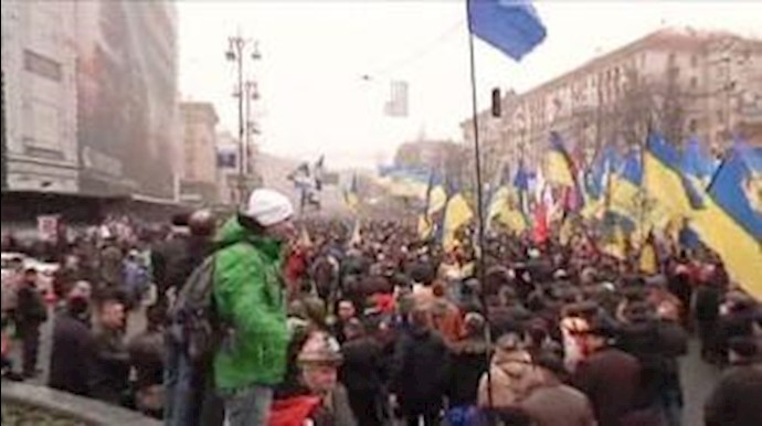 تظاهرات صدهزاری نفری مردم اوکراین در حمایت از پیوستن به اتحادیه اروپا