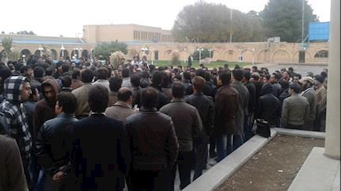 اعتراض کارگران پلی اکریل اصفهان