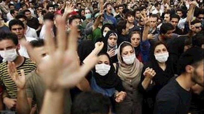 تظاهرات جوانان عليه دزدان انقلاب ضد سلطنتي