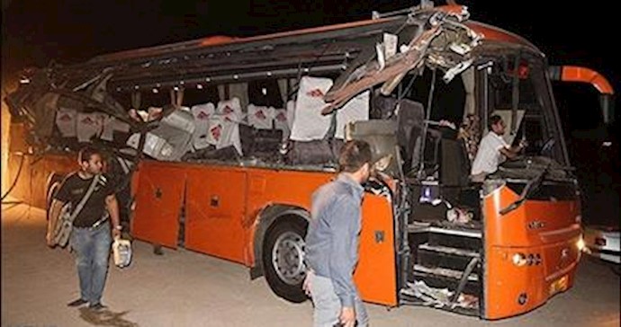 اتوبوس واژگون شده حامل دانش آموزان کرمانی تحت عنوان راهیان نور