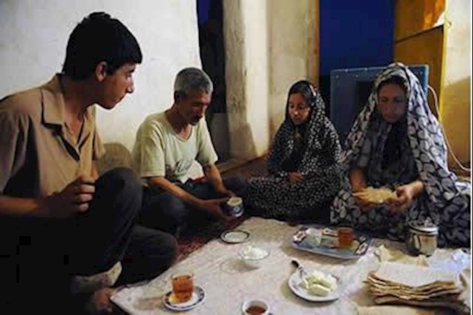 سفره خانواده کارگر فقرزده