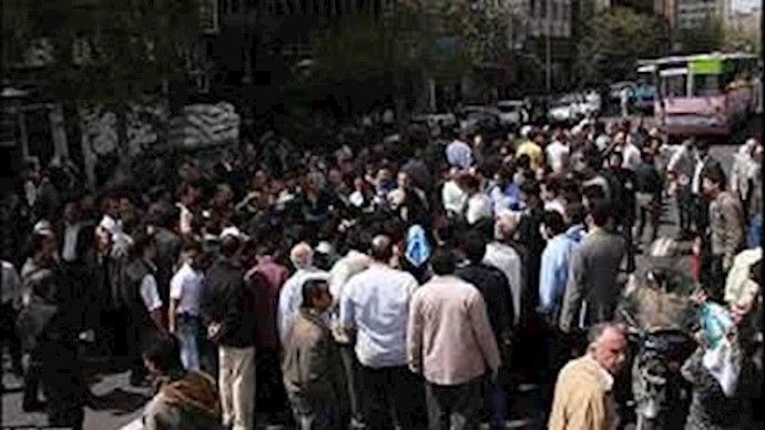تجمع اعتراضی کارگران اخراجی ایران تایر-آرشیو