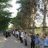 تشکیل زنجیره انسانی برای نجات باغ فرزانه شیراز