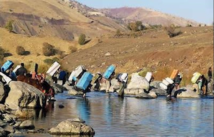 کولبران در مناطق مرزی کردستان - آرشیو