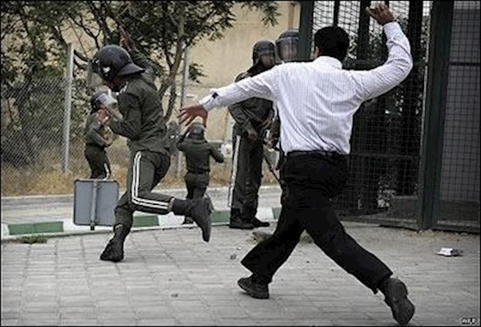 گوشمالی پلیس  رژیم ، توسط جوانان  
