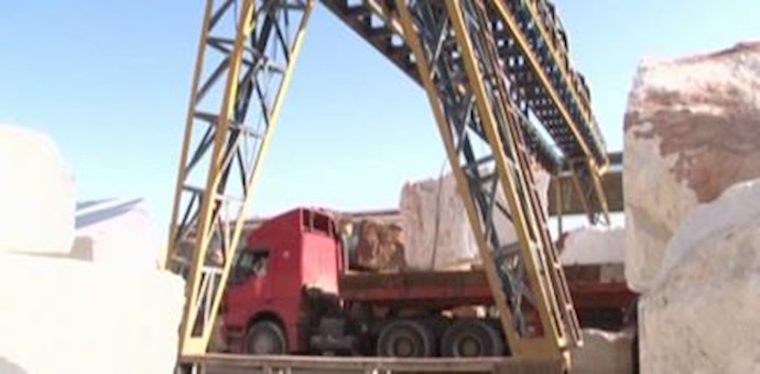 کارخانه سنگبری در اصفهان