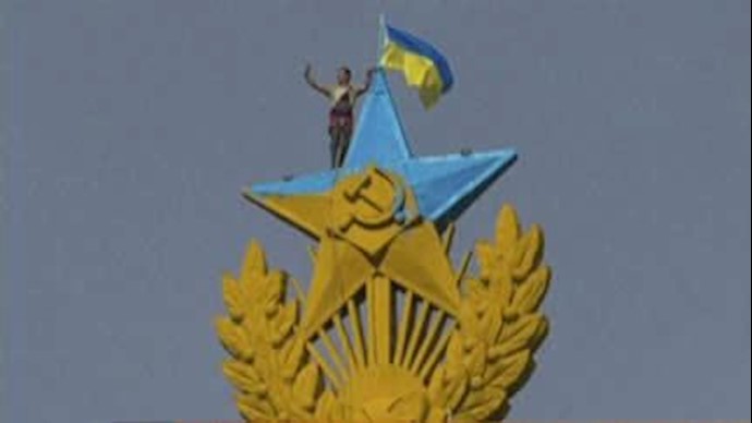 نصب پرچم اوکراین بر فراز برج بزرگ مسکو