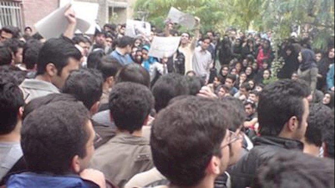 تجمع اعتراضی دانشجویان-آرشیو