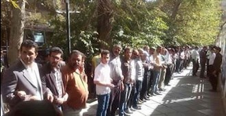تجمع اعتراضی دراویش در جلوی دادگستری رژیم در تهران