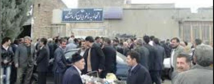 تجمع اعتراضی مردم کرمانشاه درمقابل اتحادیه نانوایان 