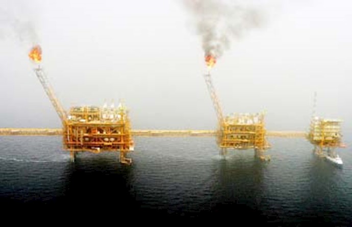 کاهش قیمت نفت فشار بر رژیم آخوندی را افزایش میدهد