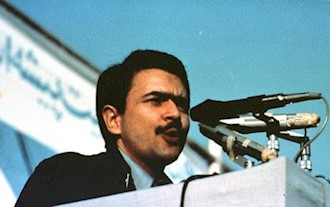مسعود رجوی حین سخنرانی در فاز سیاسی