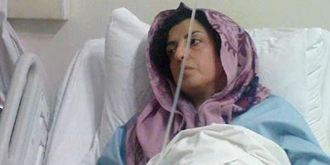 نرگس محمدی در بیمارستان با دست و پايى بسته به تخت 