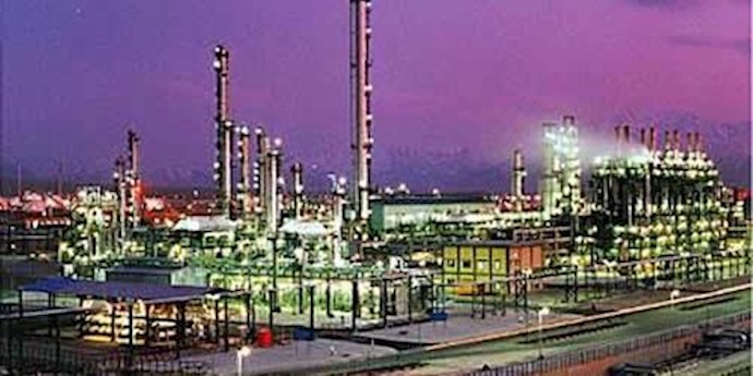 پتروشیمی در بندر موسوم به خمینی 