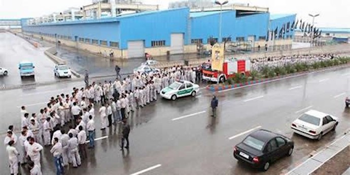 اعتراض کارکنان کارخانه سایپا کاشان در پی اعلام تعطیلی 10 روزه برای بخش تولیدات