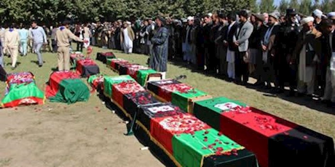 تشیع جنازه کشته شدگان در زمین لرزه در ولایت تخار در افغانستان
