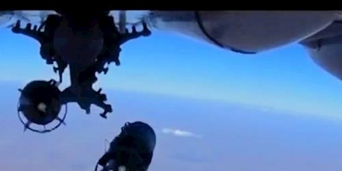 پرتاب بمب توسط هواپیمای روسی روی مردم سوریه