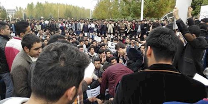 تظاهرات دانشجویان دانشگاه ارومیه - آرشيو