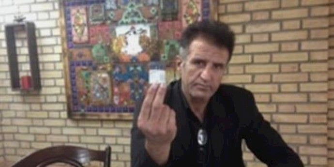منوچهر شفقتیان بازیکن پیشین تیم پرسپولیس و تیم ملی در دهه 60 بدلیل بیکاری و فقر اعتصاب غذا کرد